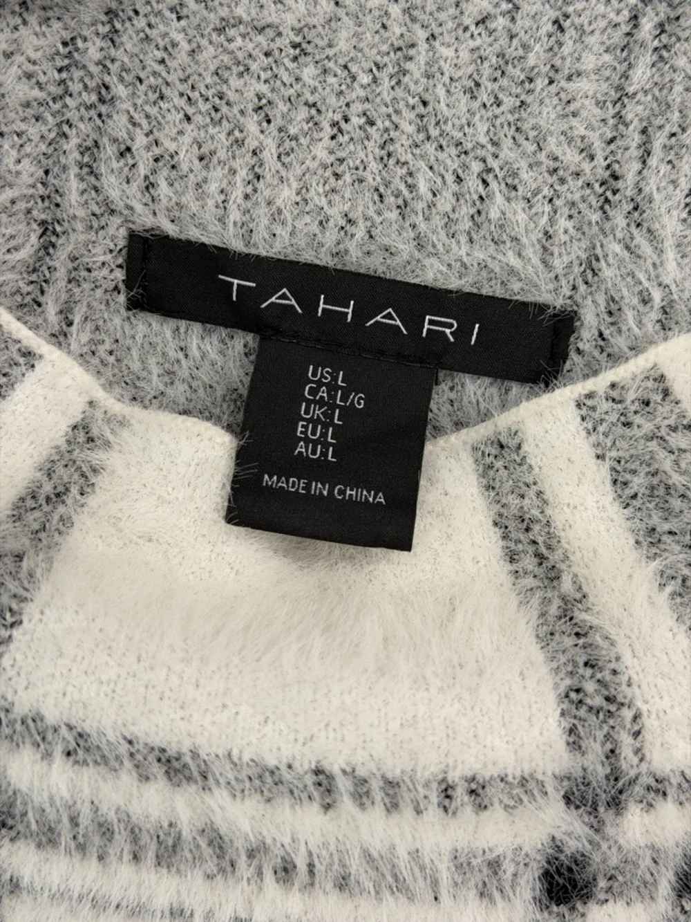 Tahari Cozy Cream & Gray Plaid Knit Sweater - Picture 2 of 6